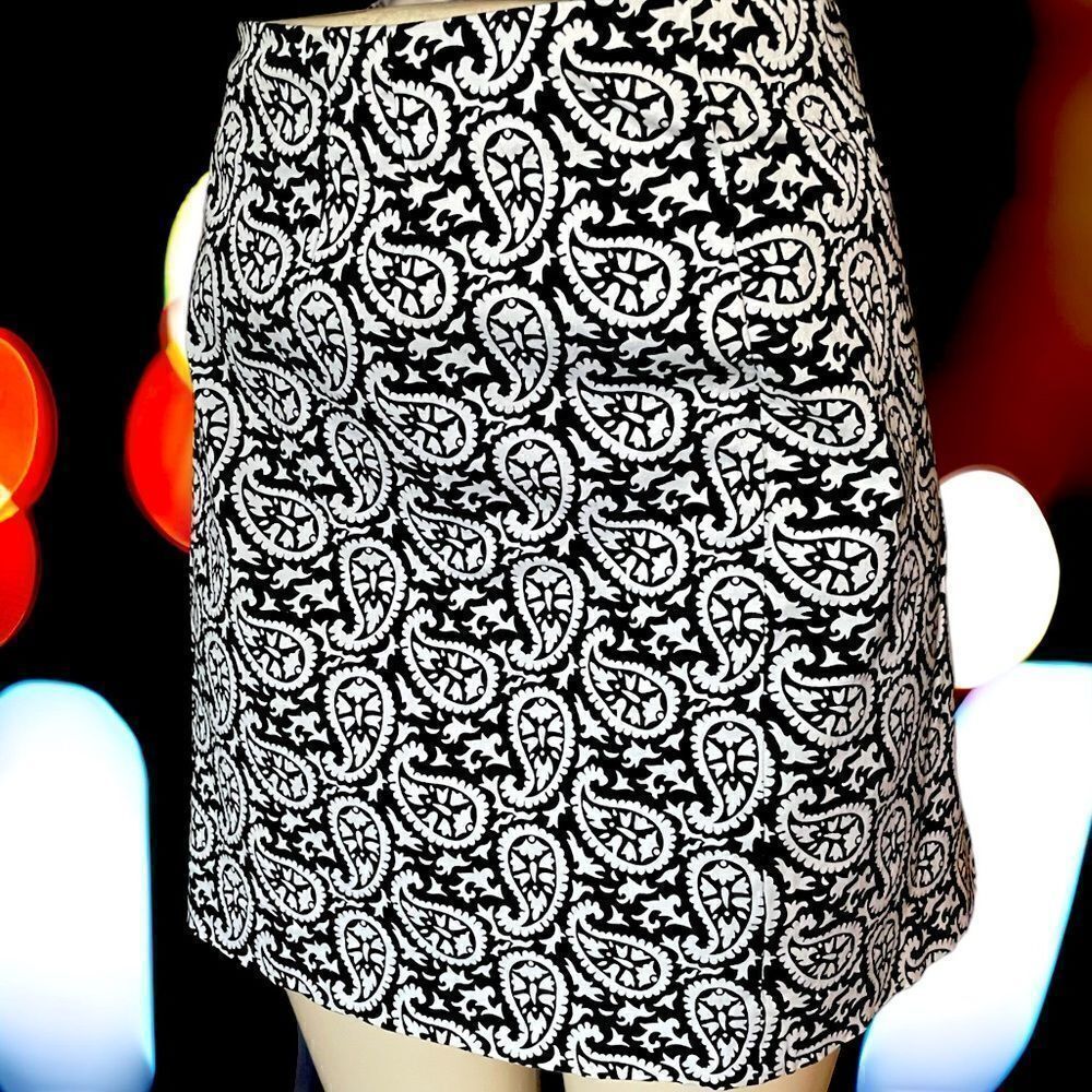 Michael Kors l Mini-skirt l 16 l White & Black Paisley l Side Zipper l EUC